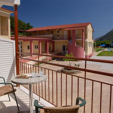 Menes Hotel Geni  Экстерьер фото