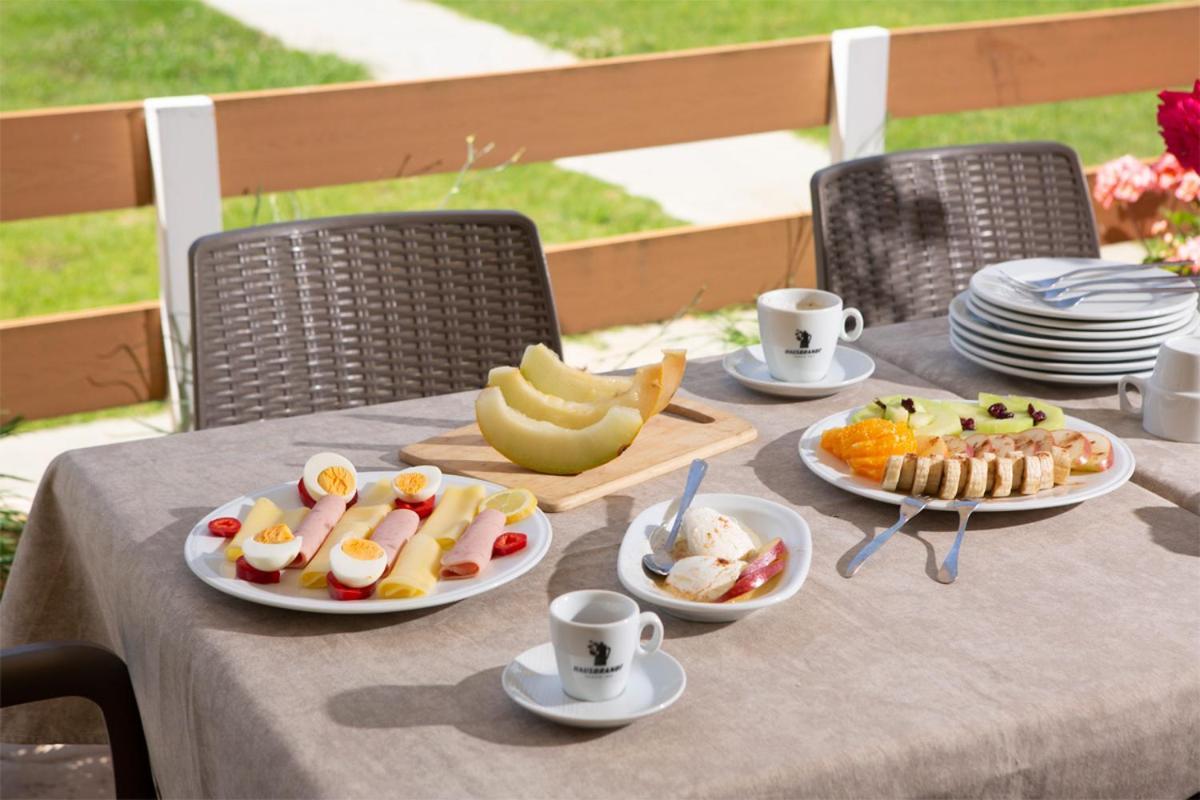 Menes Hotel Geni  Экстерьер фото