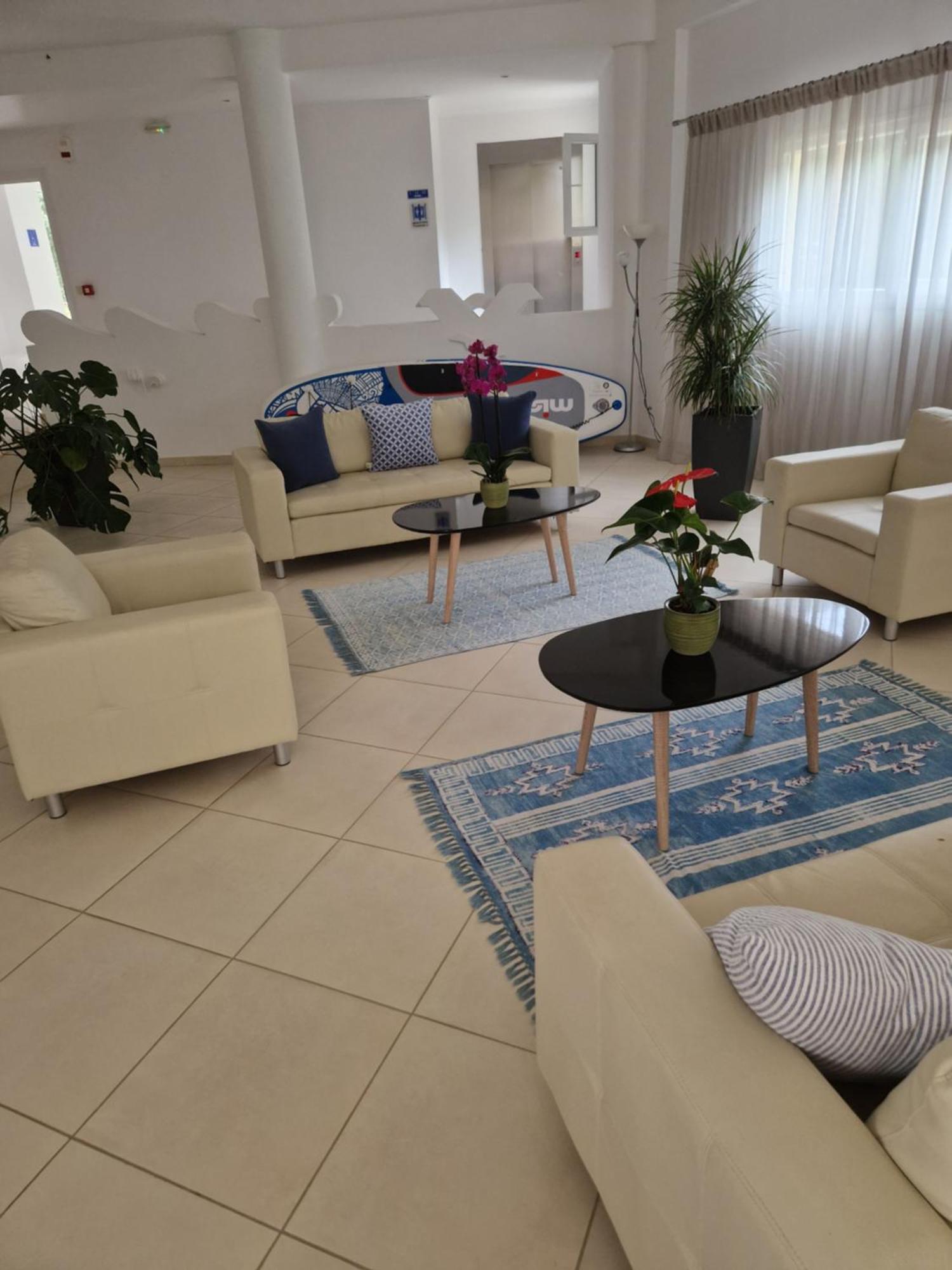 Menes Hotel Geni  Экстерьер фото