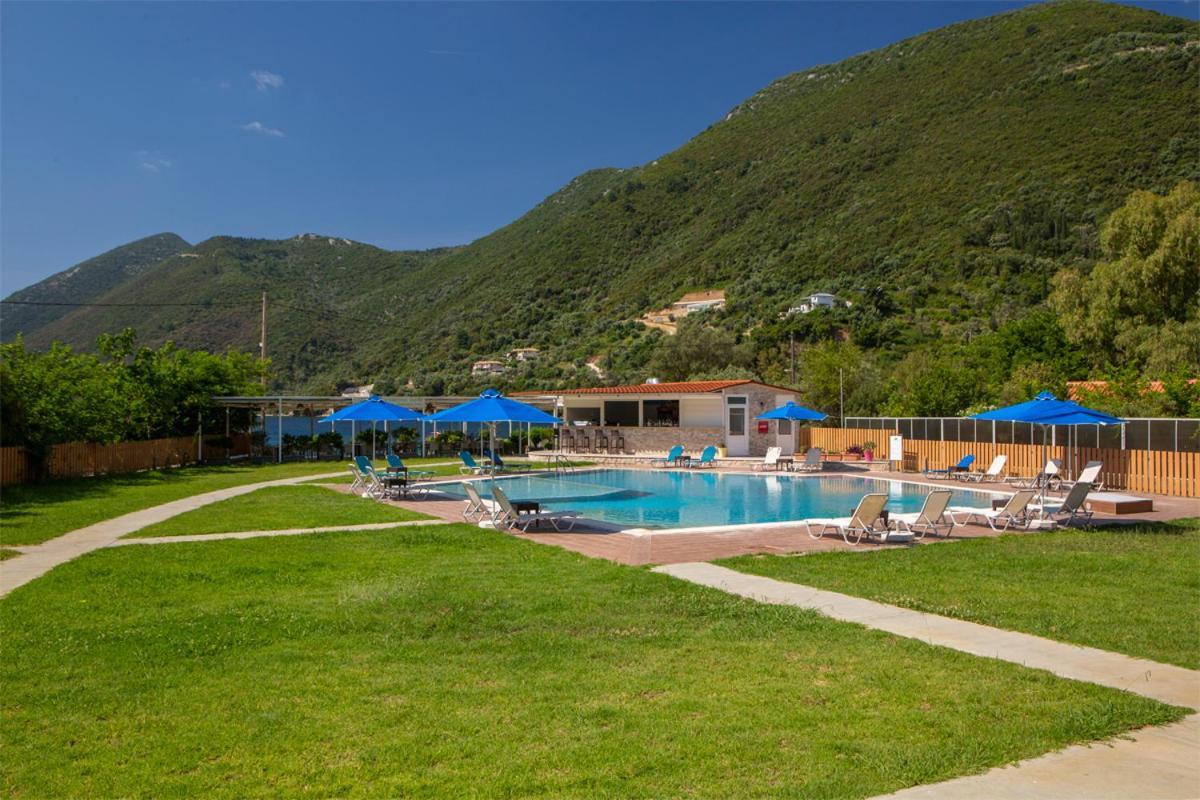 Menes Hotel Geni  Экстерьер фото