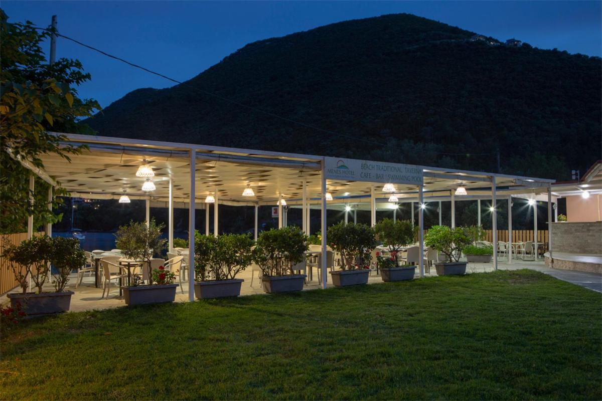 Menes Hotel Geni  Экстерьер фото