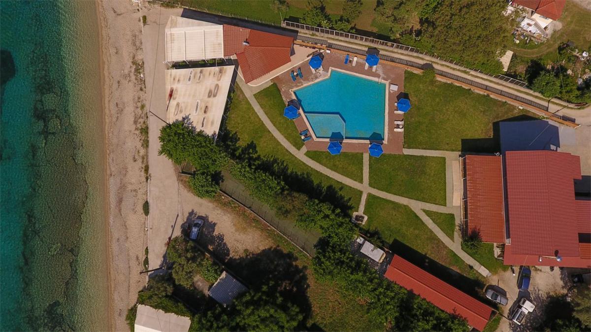Menes Hotel Geni  Экстерьер фото