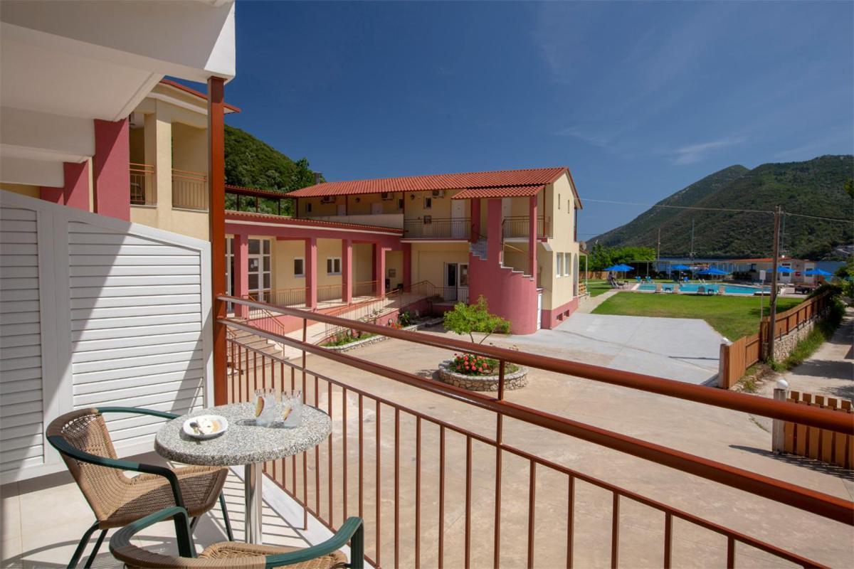 Menes Hotel Geni  Экстерьер фото