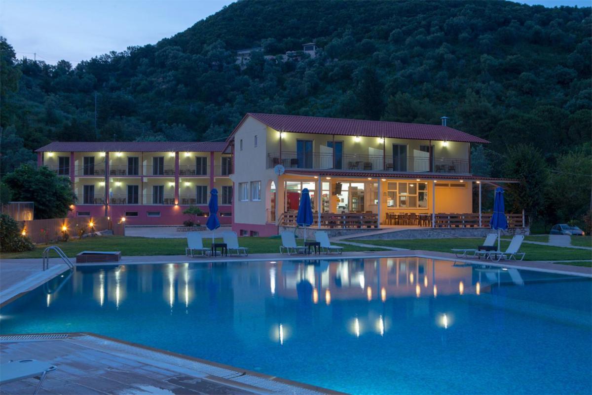 Menes Hotel Geni  Экстерьер фото