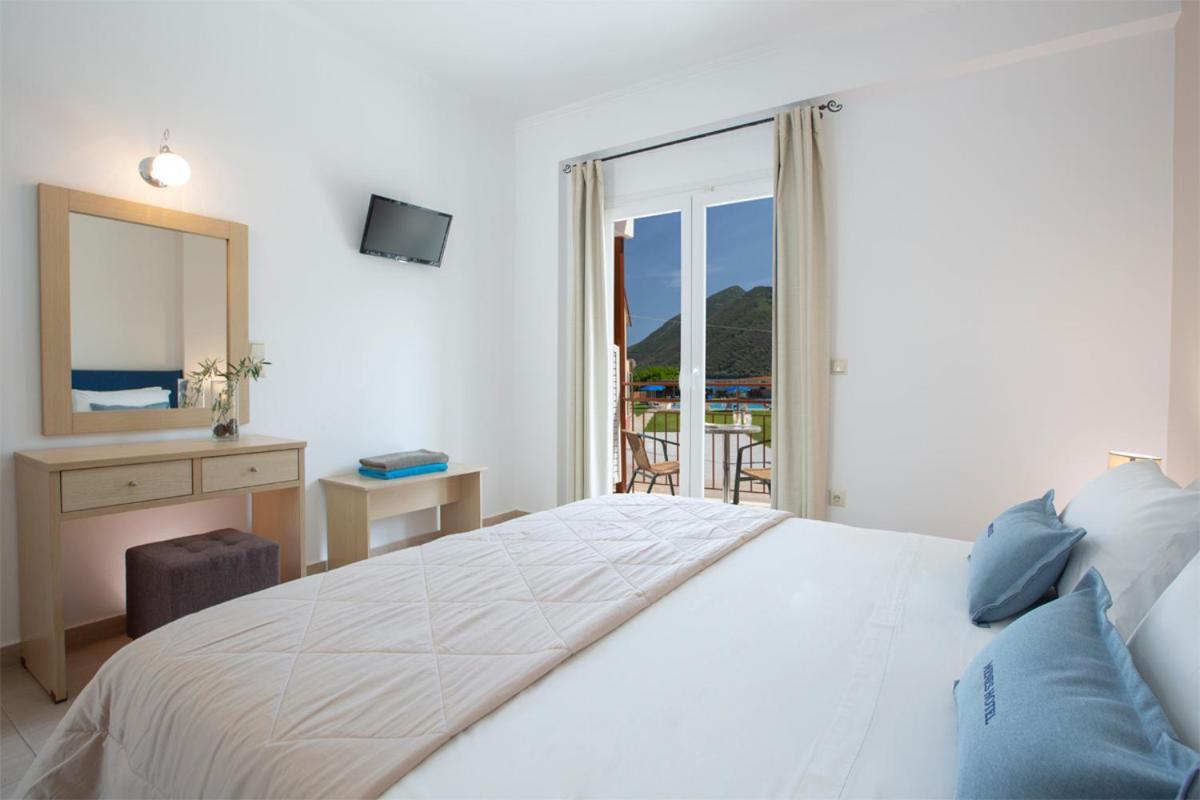 Menes Hotel Geni  Экстерьер фото