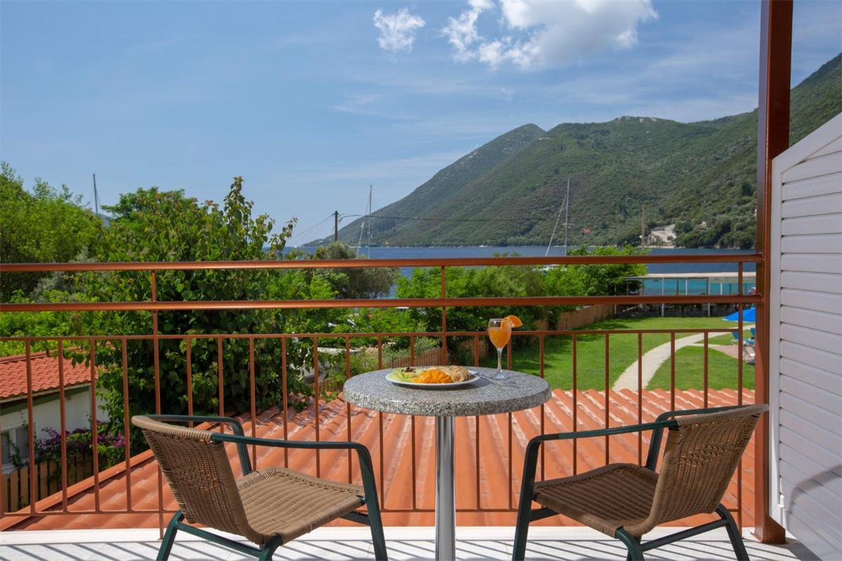 Menes Hotel Geni  Экстерьер фото